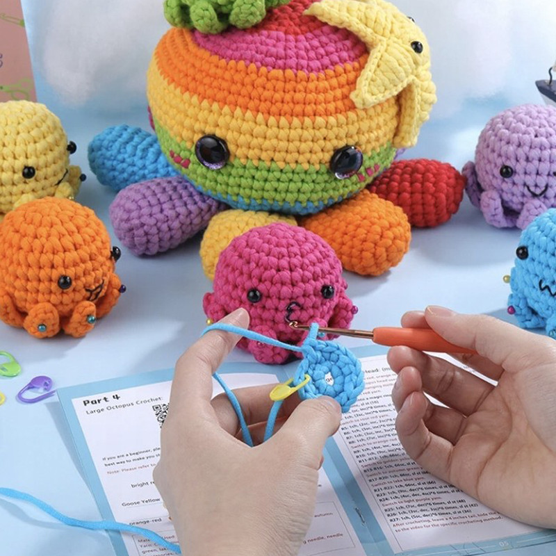 Zestaw do szydełkowania DIY –  rodzina ośmiorniczek - produkt wyplatamy.pl 2
