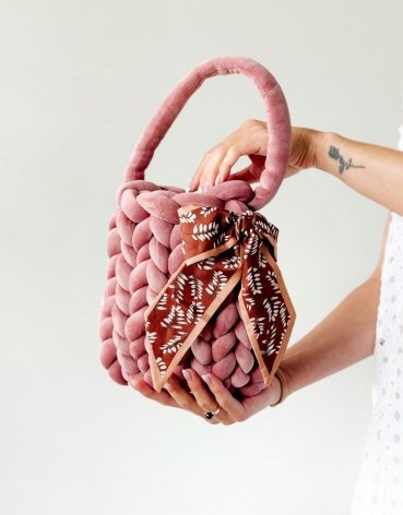 Włóczka FlowerYarn Crocus Brudny Róż 500g – gruba włóczka do torebek i dekoracji DIY – Inspiracja nr. 1