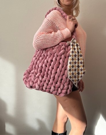 Włóczka FlowerYarn Crocus Brudny Róż 500g – gruba włóczka do torebek i dekoracji DIY – Inspiracja nr. 3